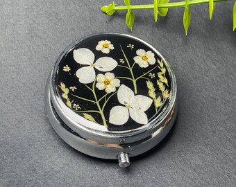 Pillendose, Pillendose, getrocknete Blumen