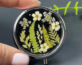 Pillerask med riktig torkad blomma: Handgjord resemedicinförvaring
