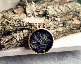 Dried Flower Resin Pendant Necklace: Unique Handmade Jewelry