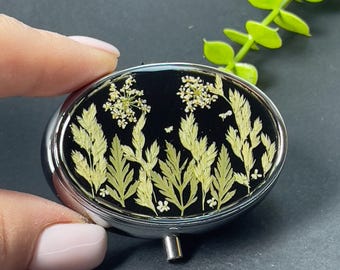Pastillero de resina con flores secas (2 compartimentos)