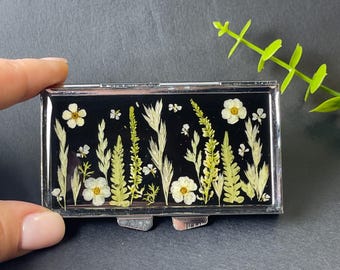 Pastillero semanal de resina con flores reales, de 7 días, botánico, negro, hecho a mano