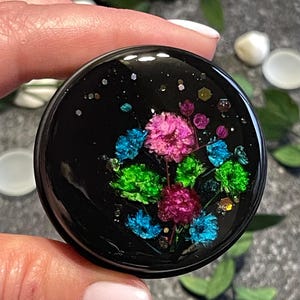 Resin Pill Box with Dried Flowers – Pocket Pill Organizer, Travel Pill Holder, Screw Top Pill Case, Floral Gift for Her, Cute Pillbox