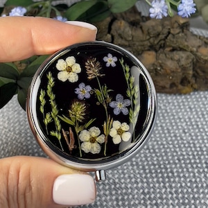 Pill box pill organizer with dried flowers, resin pill case, travel pill holder, cute gift for her, small storage box for vitamins and pills