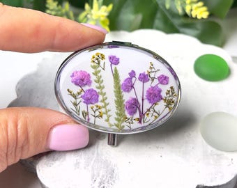 Pastillero con flores secas, pastillero