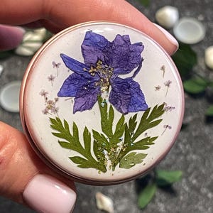 Resin Pill Box with Dried Flowers – Pocket Pill Organizer, Travel Pill Holder, Screw Top Pill Case, Floral Gift for Her, Cute Pillbox