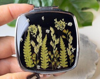 Handmade Dried Flower Resin Pocket Mirror: Unique Botanical Gift