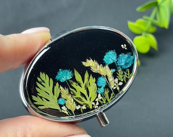 Pastillero de resina con flores secas (2 compartimentos)