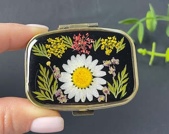 Handgemachte Epoxidharz-Pillendose: Getrocknete Blume Reisepillendose