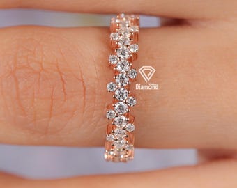 Anello di fidanzamento a mezza eternità impilabile con diamanti coltivati in laboratorio in stile zig-zag