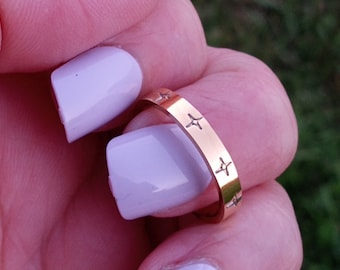 Anillo de estrella estampado a mano, banda apilable de acero inoxidable
