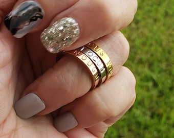 Anillo de acero inoxidable con escritura personalizada • Regalo de joyería cristiana