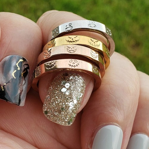 Bague d'Halloween estampée à la main • Visage de lanterne d'oie, acier inoxydable