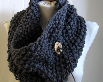 Handknitted Grey Drawstring Cowl / Wool Knit Neckwarmer / Chunky Knitted Infinity Collar with Handcrafted Button / Slate Grey Neck Warmer