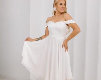 Vestido de noiva midi branco com corpete tomara que caia | Vestido de noiva ombro a ombro com saia fluida de chiffon | Vestido moderno para casamento civil