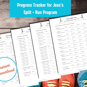 Könnte beinhalten: Ein Stapel weißer, bedruckter Trainingsblätter mit dem Text "Progress Tracker for Jess's Split + Run Program". Die Blätter liegen auf einer Holzoberfläche, mit Laufschuhen im Vordergrund. Der Text "Instant Download" ist ebenfalls sichtbar.