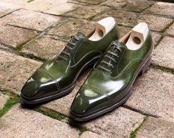 Scarpe con punta in pelle verde oliva: pelle italiana Goodyear Welted