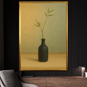 Arte japonés con jarrones Wabi-Sabi: lienzo minimalista con botella de cerámica negra y tallo de bambú sobre un cálido fondo de tatami.