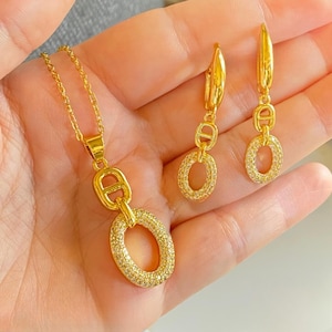 Gold-Plated Oval Link Jewelry Set – Stylish Necklace & Earrings with Cubic Zirconia Stones