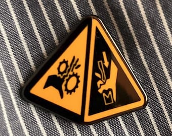 Hand Crush & Walking Gears Gefahr Symbol Harter Emaille Pin