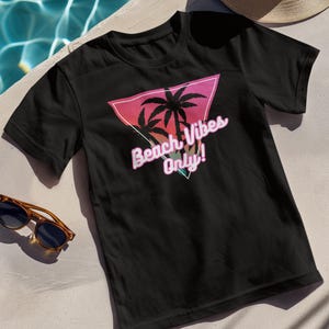 Retro Palm Tree T-Shirt: 80s Beach Vibes Graphic Tee