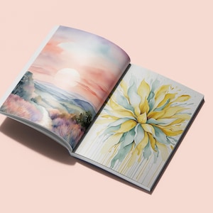 Könnte beinhalten: Offenes Buch mit zwei Aquarellbildern. Die linke Seite zeigt eine Landschaft mit einem Weg, der zu einem Hügel führt, mit einem Sonnenuntergang im Hintergrund. Die rechte Seite zeigt eine Nahaufnahme einer gelben und blauen Blume, wobei Aquarellfarben die Seite heruntertropfen.