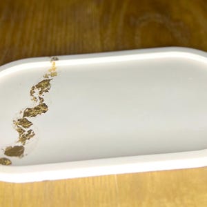 Svuotatasche in Polvere di Ceramica con Foglia Oro - Design Elegante e Minimal