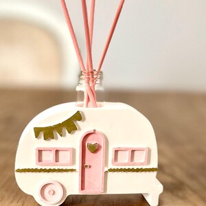 Profumatore per Ambienti a Forma di Caravan – Fatto a Mano in Gesso con Dettagli Rosa e Oro