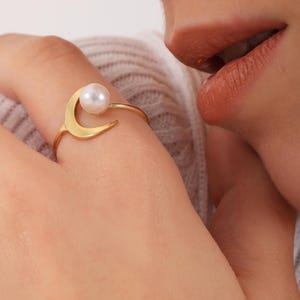 Weiße Perle und Mond Ring, Gold Ring für Frauen, zierliche Mond Ring, Ehering, Süßer Vorschlag Ring, Geschenk für Mama, Muttertagsgeschenk