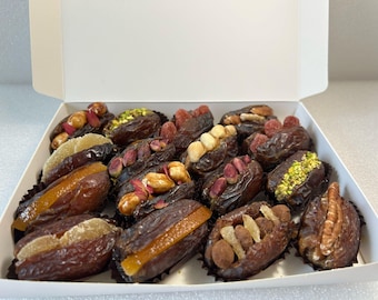 16 dates stuffed with pecan nuts, almonds, pistachios and dried fruit, "artisanal"