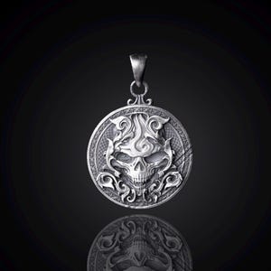 Handmade Silver Skull Medallion Pendant, 925 Sterling Silver Skull Pendant, Engraved Skull Pendant, Memento Mori Pendant, Gift for Him