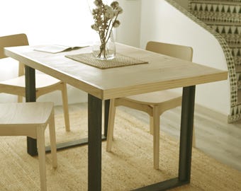 Tavolo da pranzo a doghe, tavolo in legno massello, tavolo di design, fatto a mano