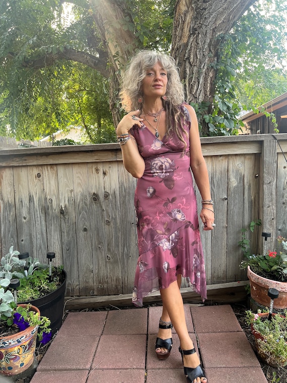 Vintage DRESS, 90s dress,  peony  dress, retro dress, purple dress, rayon dress, floral dress, urban dress,  fitted dress, Zasra View 3