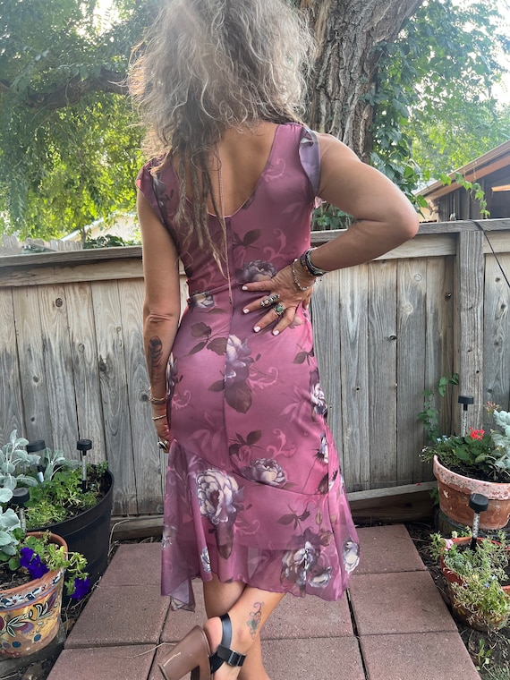 Vintage DRESS, 90s dress,  peony  dress, retro dress, purple dress, rayon dress, floral dress, urban dress,  fitted dress, Zasra View 5