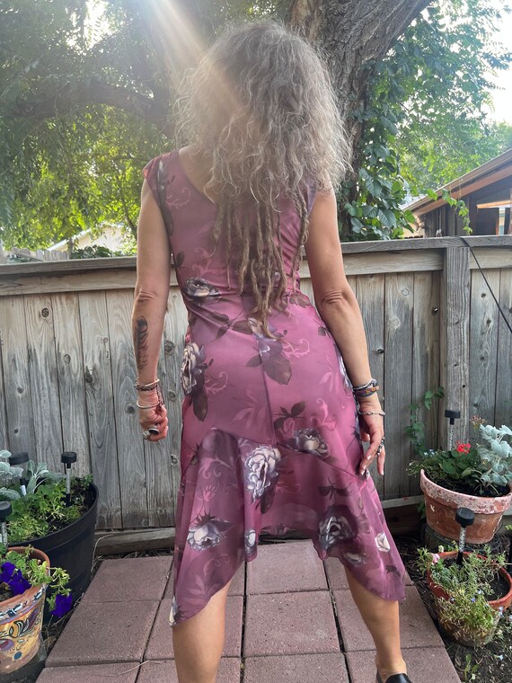 Vintage DRESS, 90s dress,  peony  dress, retro dress, purple dress, rayon dress, floral dress, urban dress,  fitted dress, Zasra View 4