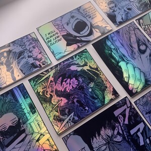 Puede incluir: Un conjunto de nueve pegatinas hologr&aacute;ficas iridiscentes con personajes y escenas de la popular serie de anime My Hero Academia. Las pegatinas presentan una variedad de personajes, incluidos All Might, Deku y Bakugo, as&iacute; como escenas ic&oacute;nicas del programa. Las pegatinas est&aacute;n impresas en papel hologr&aacute;fico de alta calidad y son perfectas para agregar un toque de anime a las computadoras port&aacute;tiles, botellas de agua, cuadernos y m&aacute;s.