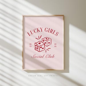 レトロダイス ラッキーガールズソーシャルクラブポスター | ラッキーガールシンドロームアートプリント レトロバーカートプリント ガーリーアパートメントアート | デジタルダウンロード