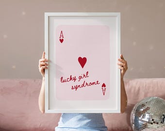 Arte mural moderno con el As de Corazones: Póster rosa con la carta del As de la Suerte, ideal para apartamentos femeninos (descarga digital).