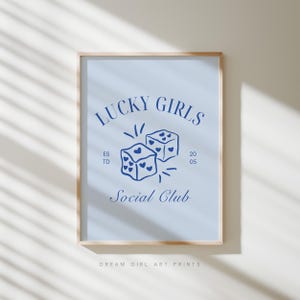 レトロダイス ラッキーガールズソーシャルクラブポスター | ラッキーガールシンドロームアートプリント レトロバーカートプリント ガーリーアパートメントアート | デジタルダウンロード