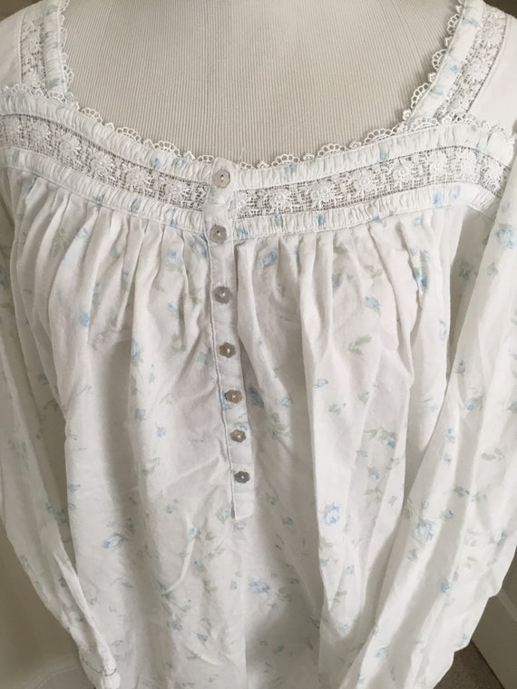 Lovely vintage cotton blue white roses Eileen West