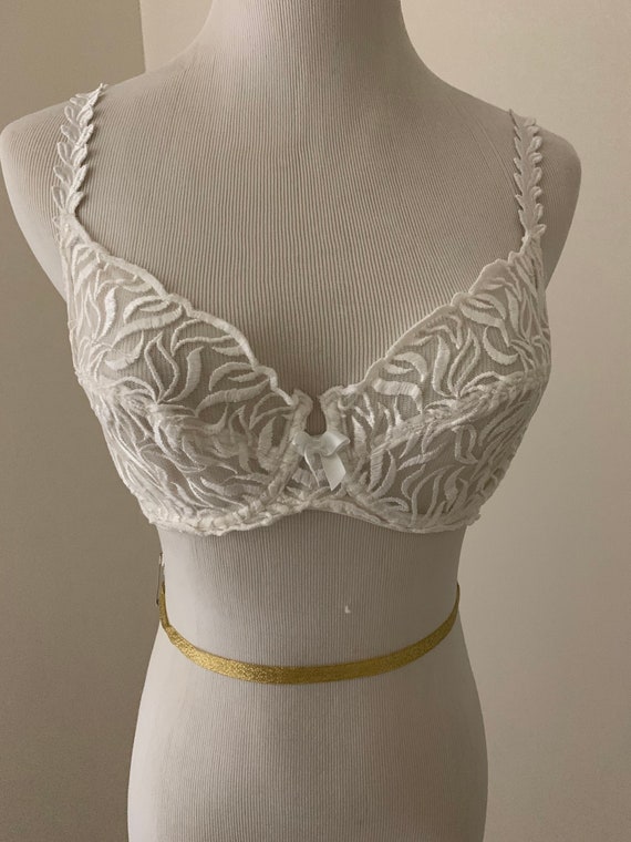 White embroidered underwire bra Vintage Wacoal 36C