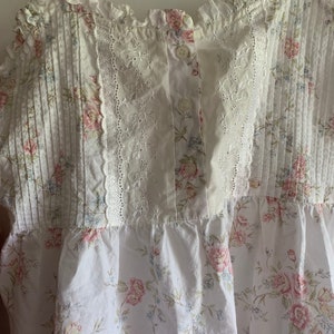 Gorgeous vintage floral cotton chemise babydoll ruffles Victoria’s Secret medium eyelet trim romantic super cute!