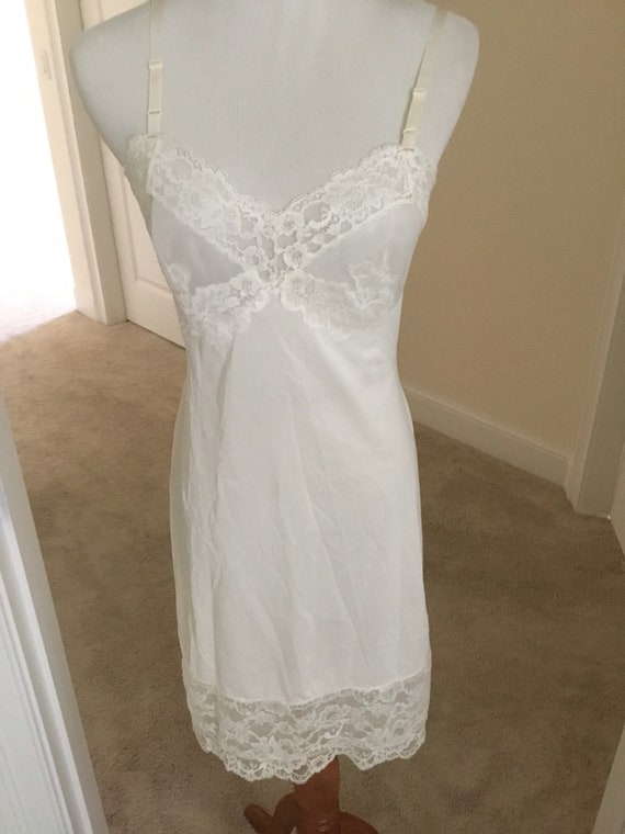 Vintage Nylon lace ivory cream full slip size 32