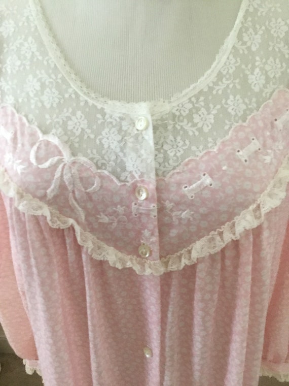 Vintage Miss Elaine Long Button up Pink Floral Rob