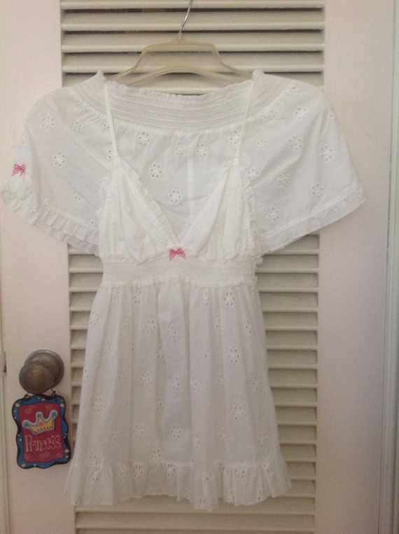 Victoria's Secret white cotton eyelet top and slee
