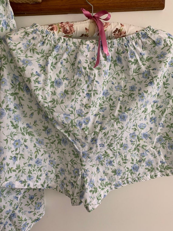 Super cute blue floral Laura Ashley shorts pajama… - image 4