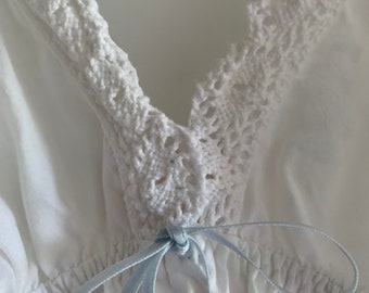 White cotton crochet detail baby doll top chemise camisole low back adorable Small