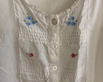 Vintage white cotton nightgown embroidered simple summer Laura Ashley small