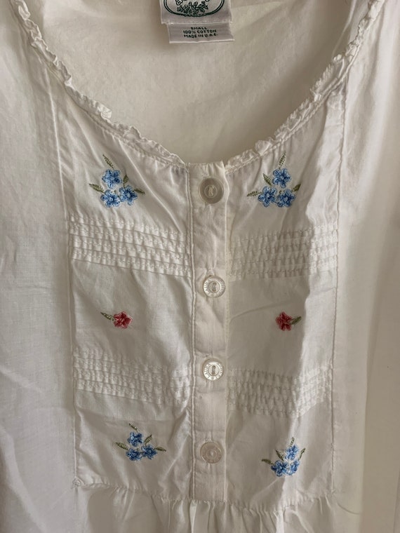 Vintage white cotton nightgown embroidered simple… - image 1