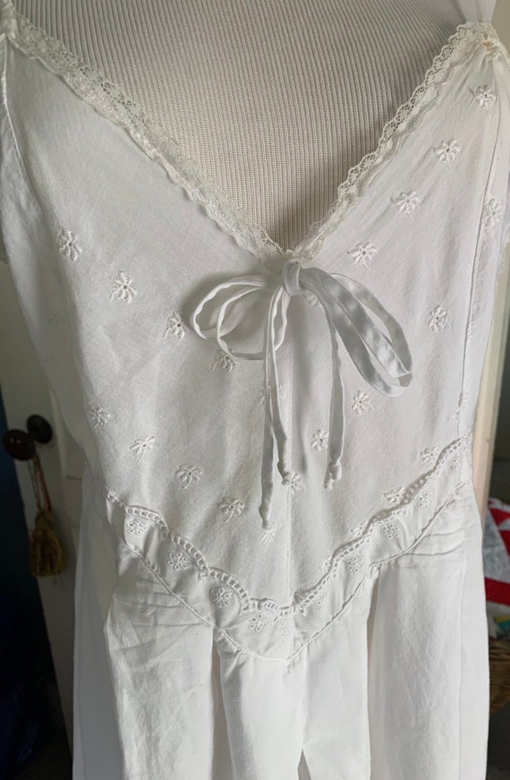 Romantic and rare white cotton long nightgown Vict