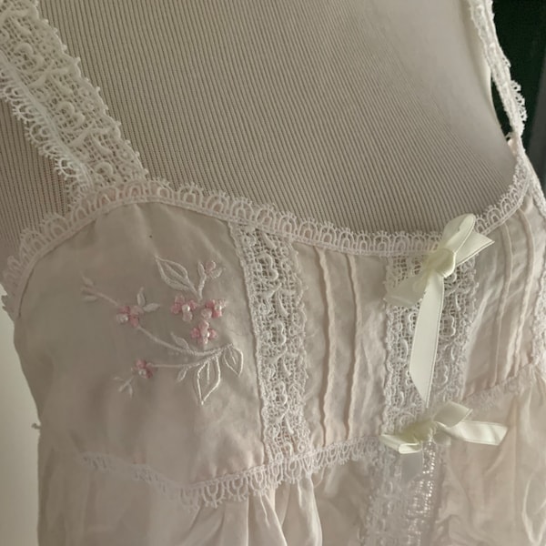 Pink cotton summer nightgown petite seed pearls embroidery very sweet!